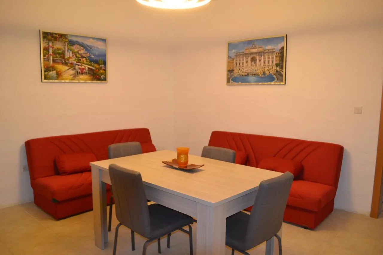 La Luna Town House contacts